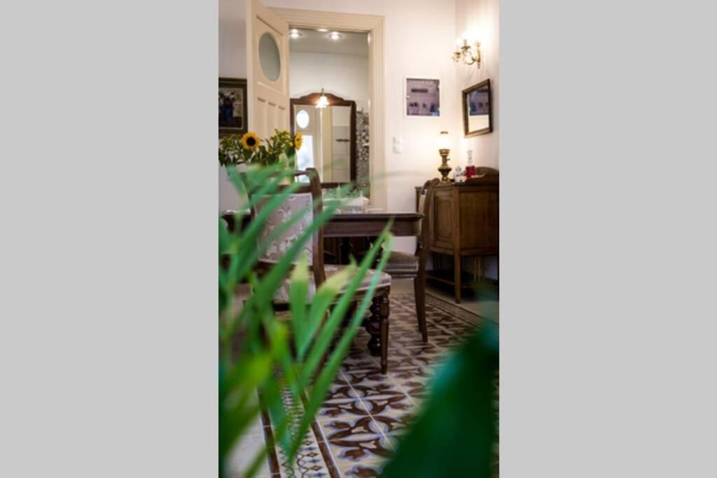 Neoclassical Flat With 2 Bedrooms In El Pireo Exterior foto