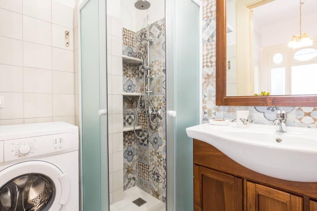 Neoclassical Flat With 2 Bedrooms In El Pireo Exterior foto