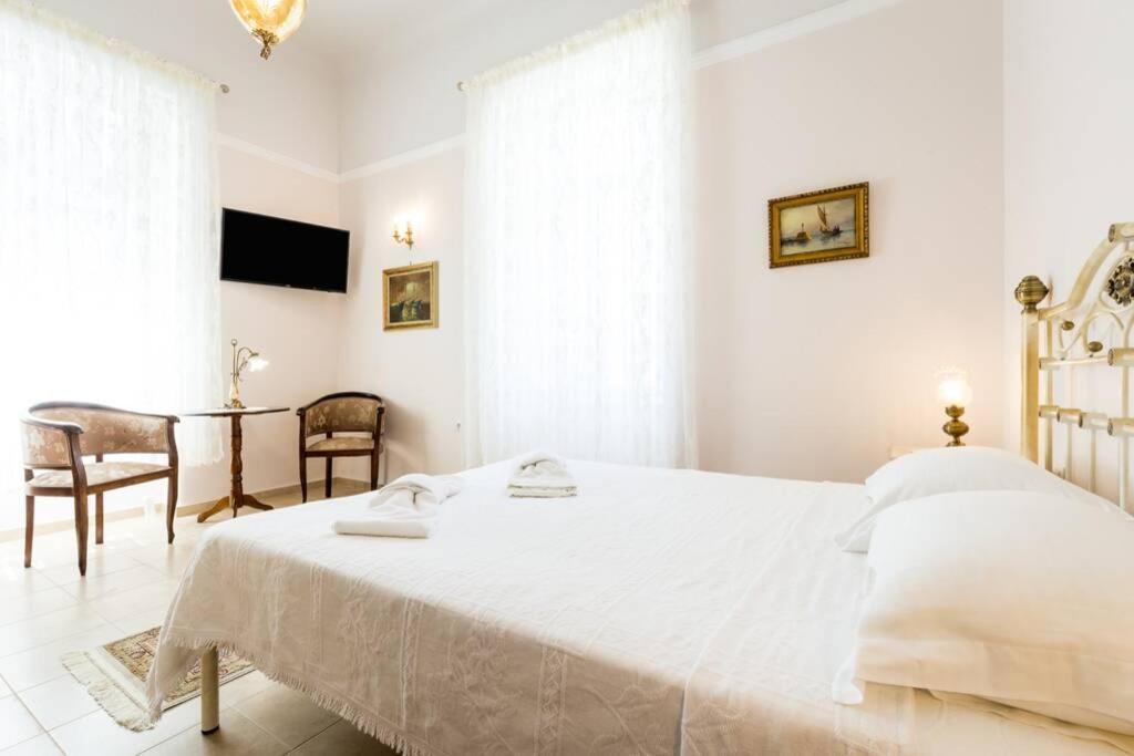 Neoclassical Flat With 2 Bedrooms In El Pireo Exterior foto