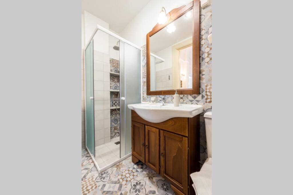 Neoclassical Flat With 2 Bedrooms In El Pireo Exterior foto