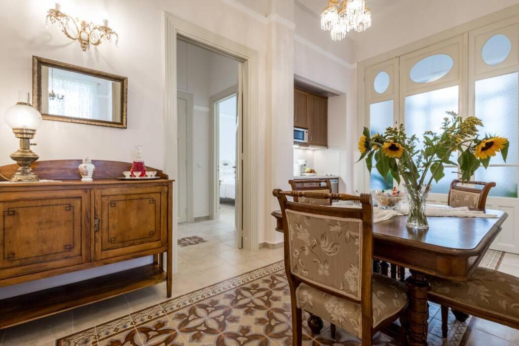 Neoclassical Flat With 2 Bedrooms In El Pireo Exterior foto