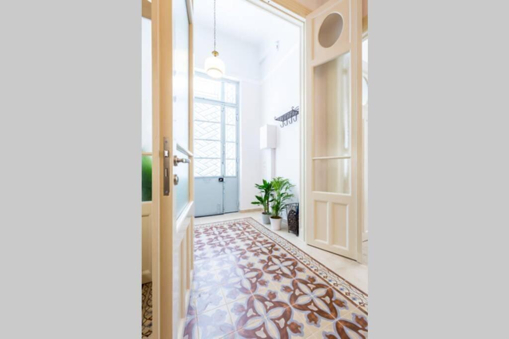 Neoclassical Flat With 2 Bedrooms In El Pireo Exterior foto