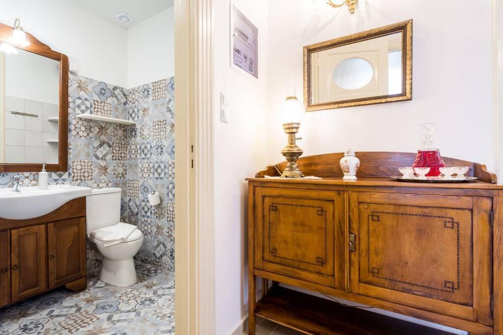 Neoclassical Flat With 2 Bedrooms In El Pireo Exterior foto