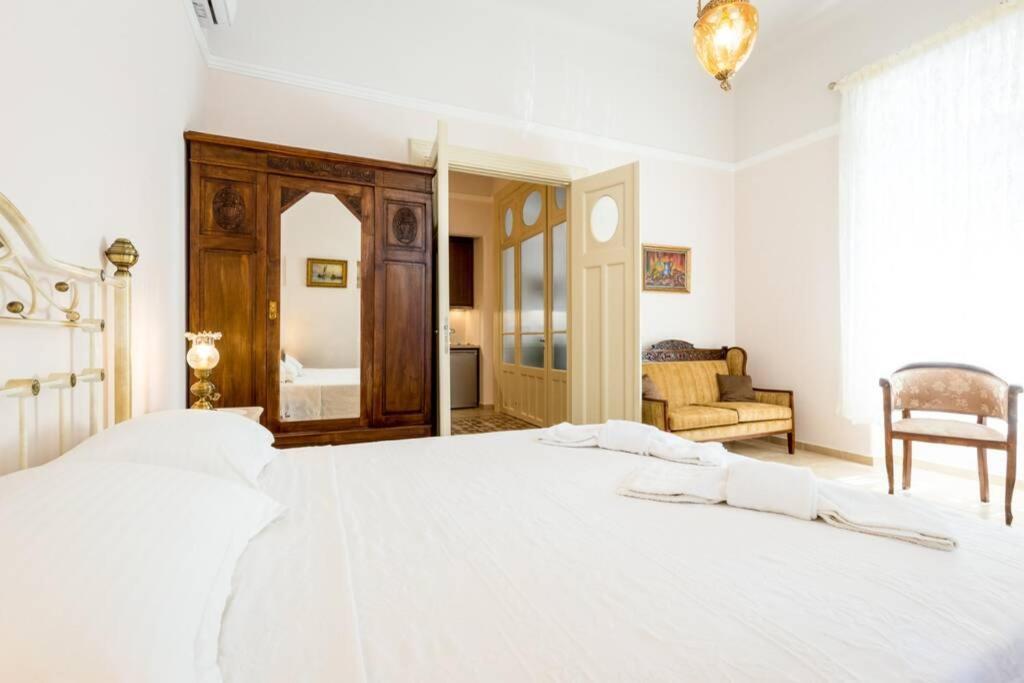 Neoclassical Flat With 2 Bedrooms In El Pireo Exterior foto