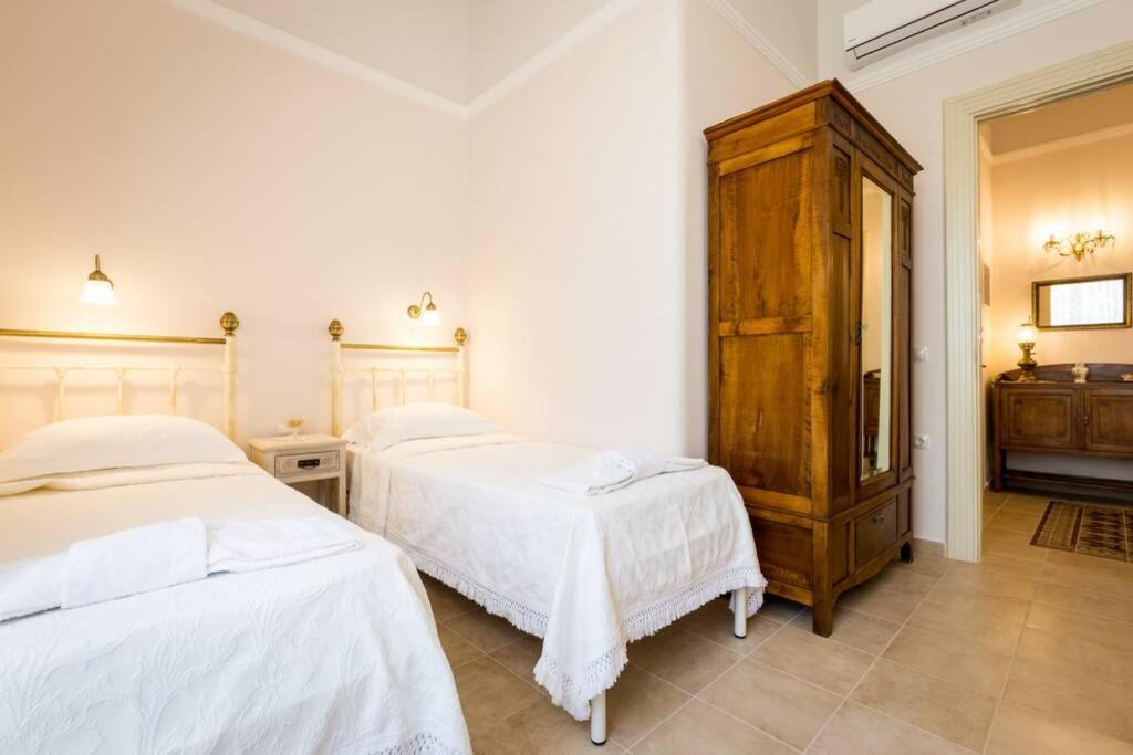 Neoclassical Flat With 2 Bedrooms In El Pireo Exterior foto